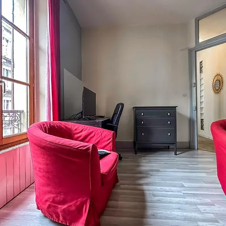 #ea The Red Dormoy Apartment *